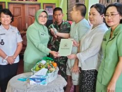 Danramil 1310-06/Airmadidi Dampingi Ketua Persit KCK Daerah XIII/Merdeka Dalam Rangka Anjangsana dan Berikan Tali Asih di Wilayah Kodim 1310/Bitung