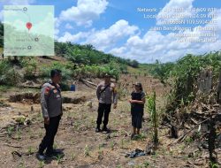 Kapolsek Menyuke Beserta Anggota Lakukan Pengecekan Tanam Jagung Mandiri Ke Desa Songga