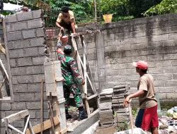 Babinsa Sumberjo Aktif Bantu Renovasi Rumah Warga Kurang Mampu Lewat Program RTLH