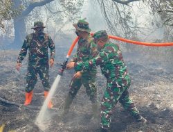 Asops Kasdam Pimpin Langsung Perang Lawan Api di Bengkalis
