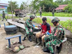 Kampung Sehat Satgas Yonif 521/DY Hadirkan Pelayanan Kesehatan Gratis di Kampung Muaranawa