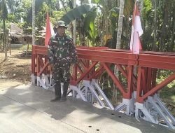 Pastikan Keamanan Infrastruktur, Koramil 19/Sawang Lakukan Patroli Jembatan Bailey