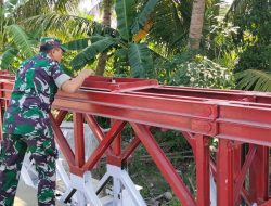 Babinsa Cek Jembatan Bailey, Pastikan Mobilitas Warga Tetap Lancar