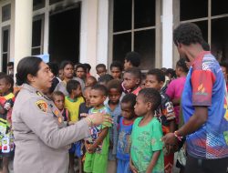 Membalut Luka di Distrik Bamusbama: Satgas Dofior Pulihkan Semangat Masyarakat dengan Senyum dan Berbagi Kasih
