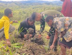 Pos Parim Yonif 751/VJS Edukasi Warga Kampung Kakopom Tanam Bibit Kopi, Dukung Potensi Ekonomi Masyarakat