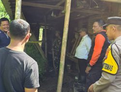 Longsor Terjang Dua Rumah, Anggota Koramil Sendang Gerak Cepat Lakukan Pendataan