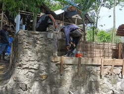 Penuh Semangat, Jembatan Beton Garuda di Sambeng Segera Jadi Akses Andalan Warga