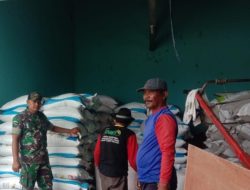Pastikan Tepat Sasaran, TNI Dampingi Penyaluran Pupuk bagi Petani