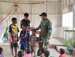 Pos Tarup Yonif 751/VJS Ibadah Minggu Bersama Warga, Meriahkan Sukacita dengan Lomba Cari Telur untuk Anak-Anak