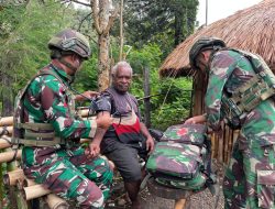 Hadir Untuk Negeri, Satgas Yonif 521/DY Berikan Pelayanan Kesehatan di Distrik Kelila