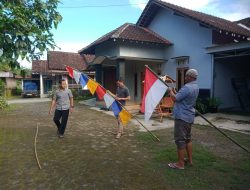 Pelihara Nasionalisme Masyarakat Pasang Bendera dan Umbul Umbul