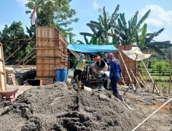 Semangat Gotong Royong Menggema, Pengecoran Tiang Angkur Jembatan Gantung Garuda di Bolo Kian Dikebut