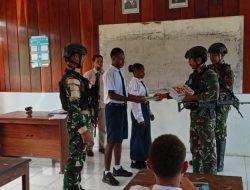 Satgas Pamtas Kewilayahan RI-PNG Yonif 410/ALG Berikan Wasbang dan Motivasi Pentingnya Pendidikan Kepada Siswa SMP Negeri Ururu
