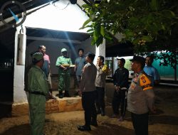 Kapolsek Tanjung Raya Cek Pos Kamling dan Serahkan Kentongan Dalam Rangka Upaya Optimalkan Keamanan Desa