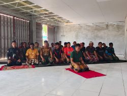Ditengah Padatnya Kegiatan, Satgas TMMD ke 128 Tetap Laksanakan Sholat Jumat