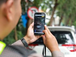 Tak Lagi Tilang Tatap Muka: ETLE Handheld Satlantas Gresik Jaga Disiplin Tanpa Bikin Canggung