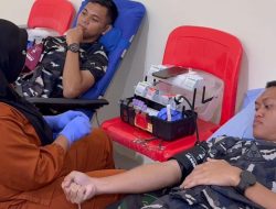 Prajurit Kapal Perang Kodaeral XIV Bantu Stok Darah PMI Kota Sorong