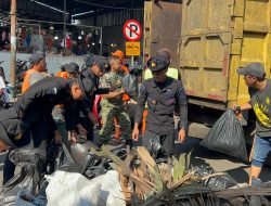 Brimob Polda Metro Jaya Bersihkan Pasar Ciputat, Lingkungan Sehat dan Aktivitas Warga Lebih Nyaman