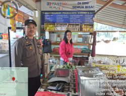 Humanis dan Dekat dengan Masyarakat, Polisi Patroli Siang Sambangi Penjual Sayur