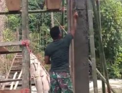 Percepat Pembangunan Jembatan Gantung Perintis Garuda, Babinsa Bantu Pengerjaan Jembatan