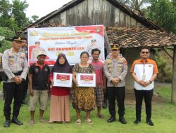 Polda Sumsel Salurkan Ratusan Paket Bansos di OKU Timur Dukung Program Ketahanan Sosial Nasional