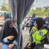 Polwan Dampingi Keluarga Korban Kecelakaan Kereta di Bekasi Timur