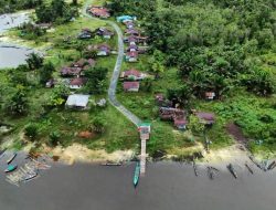 Satgas Yonif 123/Rajawali Bangun Dermaga dan Gapura di Pos Khaibar, Bukti Nyata Kepedulian TNI untuk Rakyat