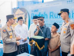 Momen Haru di Musi Rawas: Kapolda Sumsel Terima Hadiah Gethuk Buatan Warga Korban Kebakaran