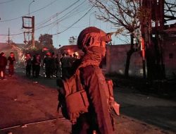 Brimob Metro Jaya Sigap Amankan Kebakaran SPBE di Bekasi, Situasi Cepat Terkendali