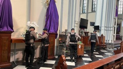 Brimob Polda Metro Sterilisasi Gereja Pastikan Paskah Aman