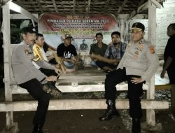 Optimalkan Keamanan Desa, Kapolsek Simpang Pematang Cek Pos Kamling dan Serahkan Kentongan