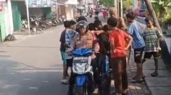 Respon Cepat Aduan Warga, Lansia Terjatuh di Krendang Tambora Langsung Diantar Pulang Oleh Personel Polsek Tambora