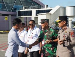 Komandan Kodaeral XIV Hadiri Pengantaran Wapres RI di Bandara Domine Eduard Osok Sorong