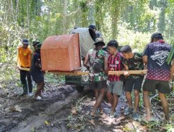 Menembus Medan Sulit, Satgas TMMD Ke-128 Gotong Royong Distribusikan Peralatan ke Lokasi Sasaran Fisik