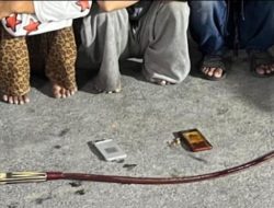 Patroli Gabungan Brimob dan Polres Jaktim Gagalkan Tawuran, Celurit 2 Meter Disita