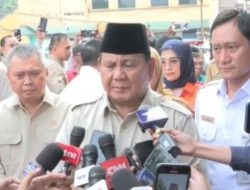 Presiden Prabowo Jenguk Korban Kecelakaan Kereta, Perintahkan Investigasi dan Perbaikan 1.800 Perlintasan