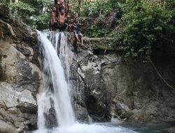 ersonil Satgas TMMD Mandi Bersama Anak Anak