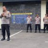 Jumat Berkah Polres Metro Bekasi Kota, 100 Paket Sembako Dibagikan untuk Ojol dan Warga