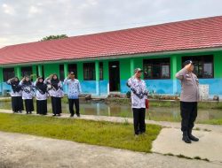 Peringati Hardiknas, Polsek Mesuji Timur Jadi Pembina Upacara Sampaikan Pentingnya Pendidikan