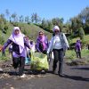 Peduli Lingkungan Pembina DPP Perempuan Bangsa Aksi Bersih Sampah Di Ranupani