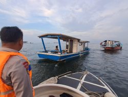 Heroik! Ditpolairud PMJ Selamatkan 11 Pemancing dari Kapal Bocor di Tanjung Priok