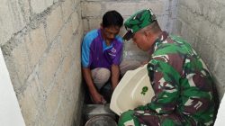 Babinsa Sumberboto Bantu Warga Bangun MCK, Wujud Kepedulian Dan Kebersamaan