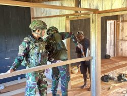 Membangun Harapan dan Kebersamaan, Satgas Yonif 521/DY Hadir Bantu Perbaikan Rumah Warga di Distrik Kobakma 