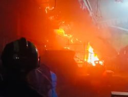Pasar 16 Ilir Dilalap Si Jago Merah, Lima Kios Terdampak