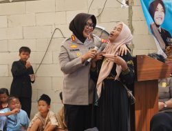 Kapolres Metro Bekasi Gelar Jum’at Berbagi dan Ceramah Kamtibmas Bersama Ibu-Ibu Sabuk Kamtibmas di Cikarang Utara