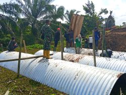 Kodim 0208/AS Rampungkan Pembangunan Jembatan Armco di Desa Teluk Dalam