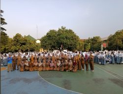 Polsek Medan Satria Laksanakan Pembinaan Kamtibmas Saat Upacara Bendera Di Sman 10 Kota Bekasi