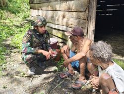 Gerakkan Binter Anjangsana, Satgas Yonif 521/DY Berikan Pelayanan Kesehatan bagi Warga Distrik Kurima