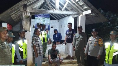 Jaga Stabilitas Keamanan, Bhabinkamtibmas dan Sat Pol PP Keliling Pantau Pos Ronda Warga