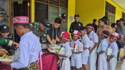Mendukung Program Pemerintah, Satgas Swasembada Yonif 643/Wns Koops TNI Habema Simulasikan Makan Bergizi Gratis (MBG)